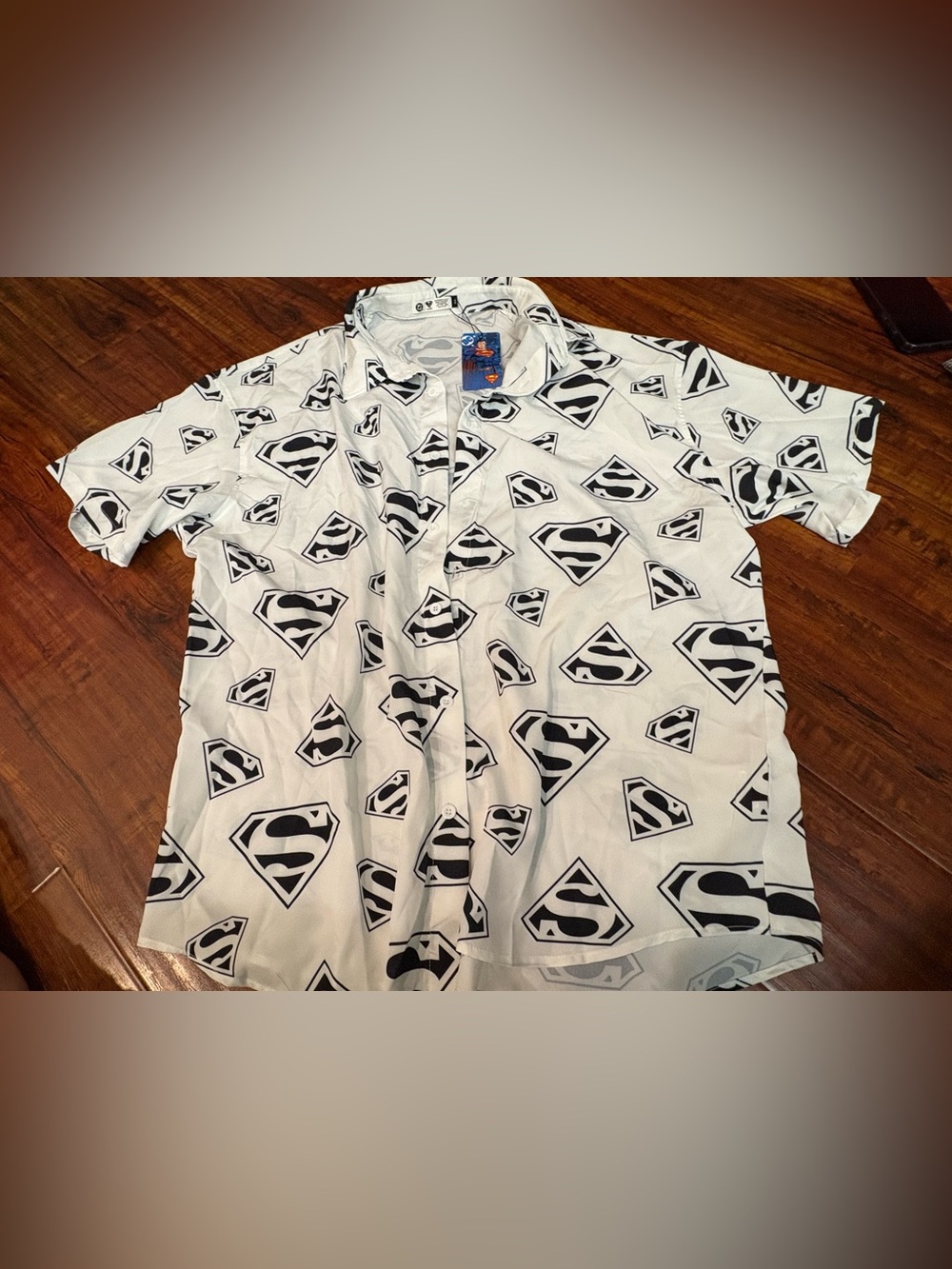 NWT Superman All-Over Men’s Collared Button-Up Short Sleeve Shirt- size XXL